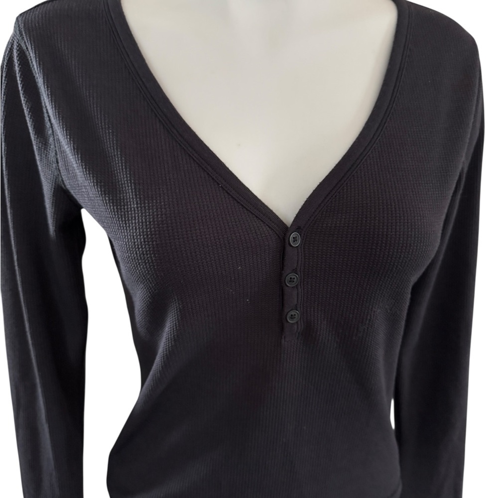 Fabletics charcoal grey waffle knit Long-Sleeve Henley Top, sz M - Picture 2 of 5